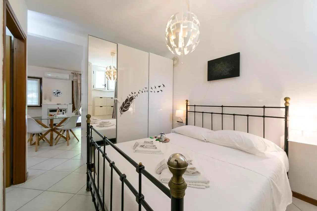 Suite Perla Salo Terrace 100M From Lake - Happy Rentals